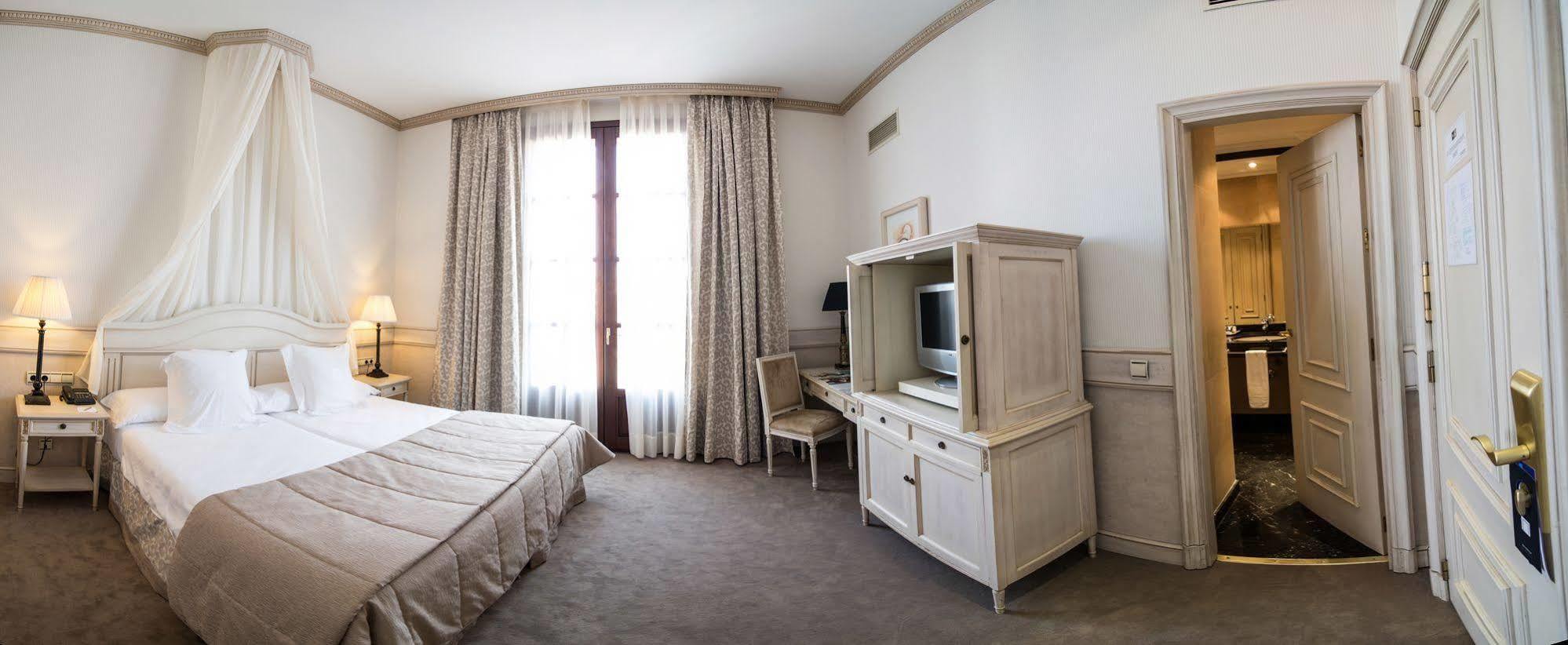Hotel Eugenia De Montijo, Autograph Collection